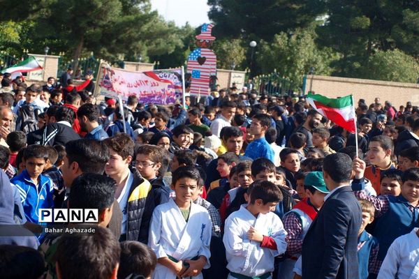 حماسه باشکوه راهپیمایی استکبار ستیزی مردم فشافویه در یوم الله 13 آبان