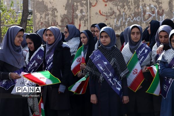 حضور پرشکوه دانش‌آموزان شهرقدس درراهپیمایی 13آبان