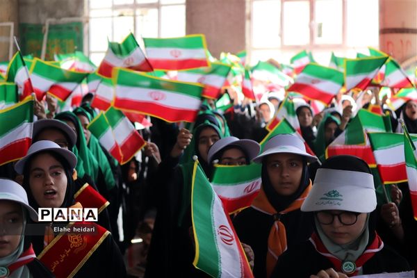 حضور پرشکوه دانش‌آموزان شهرقدس درراهپیمایی 13آبان