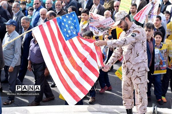 راهپیمایی 13 آبان در فریدونکنار