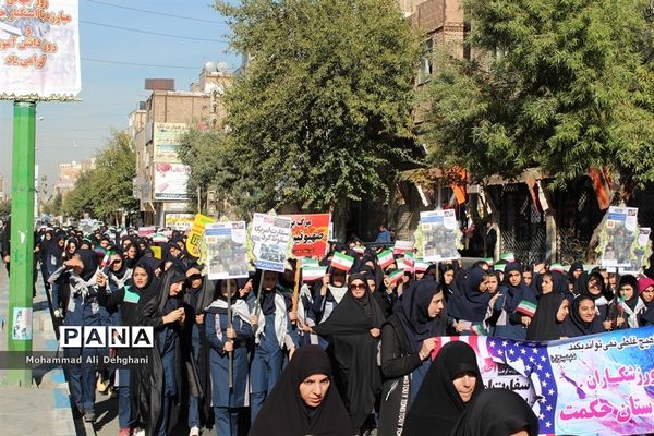 حضورپرشورمردم شهرستان بهارستان در راهپیمایی استکبار ستیزی 13آبان