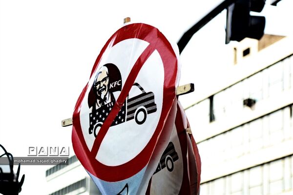 مراسم راهپیمایی ۱۳ آبان  با حضور مقامات لشکری و کشوری