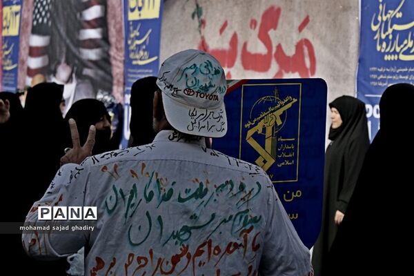 مراسم راهپیمایی ۱۳ آبان  با حضور مقامات لشکری و کشوری