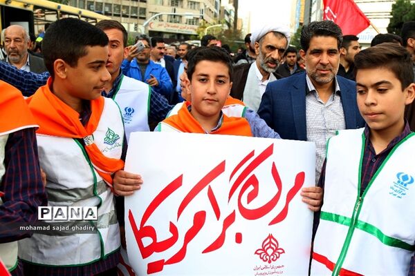 مراسم راهپیمایی ۱۳ آبان  با حضور مقامات لشکری و کشوری