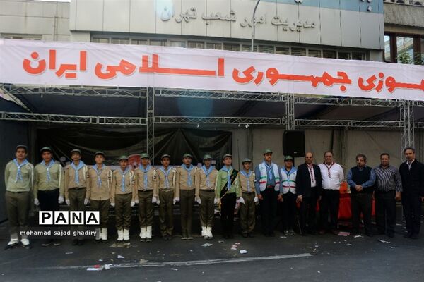 مراسم راهپیمایی ۱۳ آبان  با حضور مقامات لشکری و کشوری