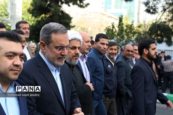 مراسم راهپیمایی ۱۳ آبان  با حضور مقامات لشکری و کشوری