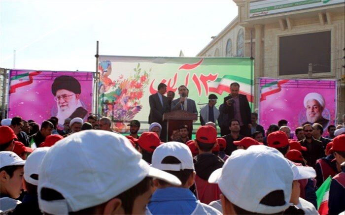 دانش آموز و فرهنگیان شهرستان بهارستان بیزاری خودرا از استکبارجهانی اعلام کردند