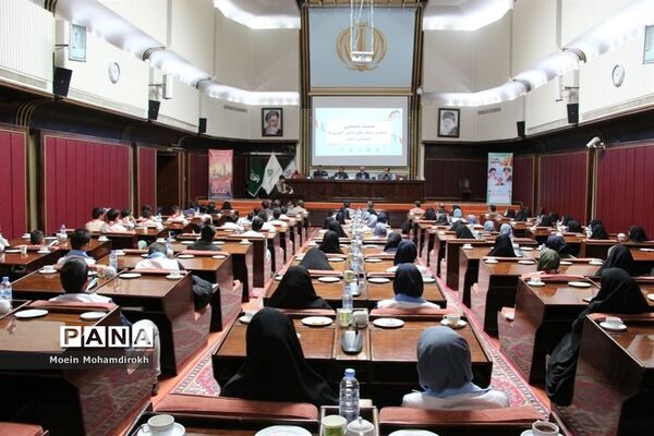نشست صمیمی معاون استاندار با نمایندگان تشکل‌ها دانش‌آموزی خراسان رضوی