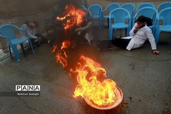 مانور پدافند غیرعامل در صبحگاه مشترک دانش‌آموزی