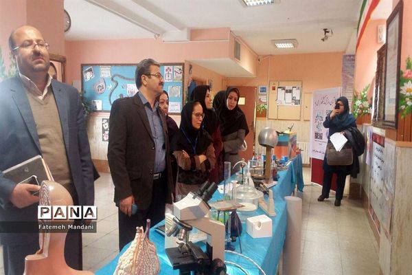 بازدید مسئولان آموزش و پرورش ملارد ازآزمایشگاه دبیرستان شهدای اقتدار