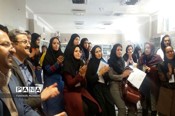 بازدید مسئولان آموزش و پرورش ملارد ازآزمایشگاه دبیرستان شهدای اقتدار