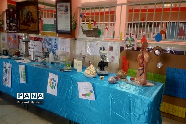 بازدید مسئولان آموزش و پرورش ملارد ازآزمایشگاه دبیرستان شهدای اقتدار