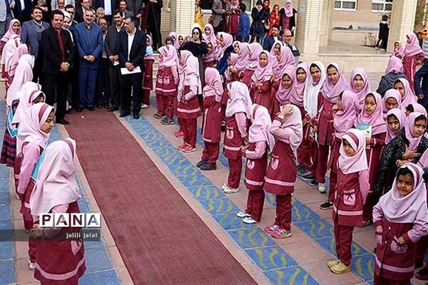 آغاز هفته کتاب ایران در دبستان طالبیان مقدم کاشان