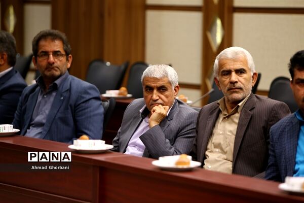 جلسه شورای اداری شهرستان ساری