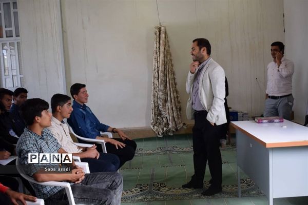 جلسه روسای شورای دانش آموزی منطقه گله‌دار