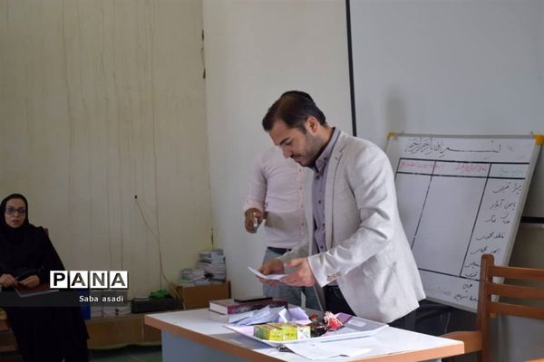 جلسه روسای شورای دانش آموزی منطقه گله‌دار