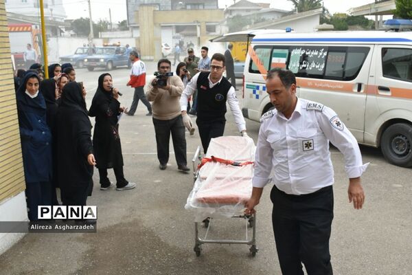 مانور زلزله در مدرسه طلیعه انقلاب بابلسر