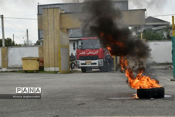 مانور زلزله در مدرسه طلیعه انقلاب بابلسر