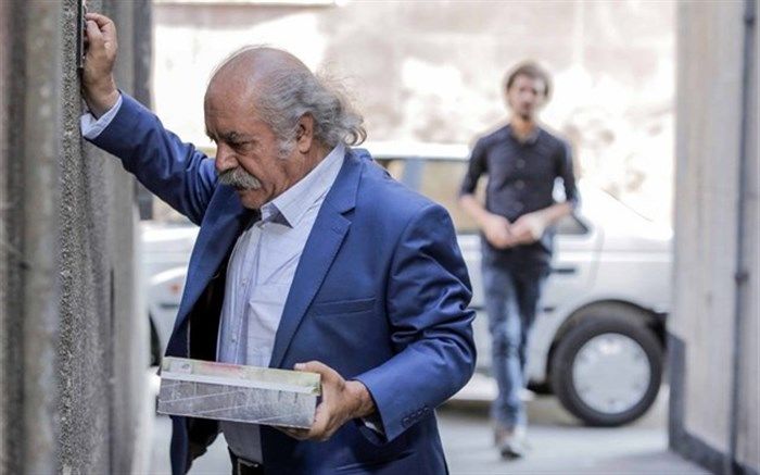 بهزاد فراهانی: خانه تئاتر با بازیگران متخلف برخورد قاطع دارد