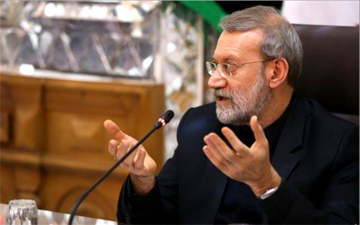 لاریجانی: فدراسیون فوتبال مشمول قانون منع به کارگیری بازنشستگان می‌شود