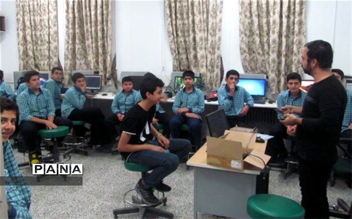 برگزاری کلاسهای مهارتی در دبیرستان شهید دکتر رمضانخانی دوره اول