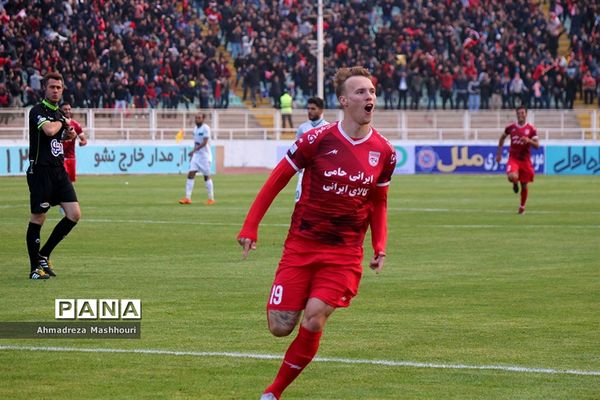 دیدار تیم های تراکتورسازی تبریز و ذوب آهن اصفهان