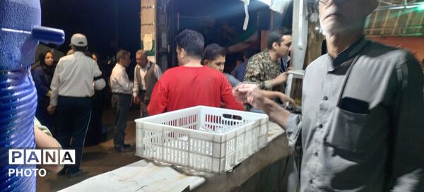 موکب چایخانه همچنان در کنار مردم فعال است