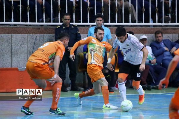 دیدار تیم‌های شهروند ساری و مس سونگون