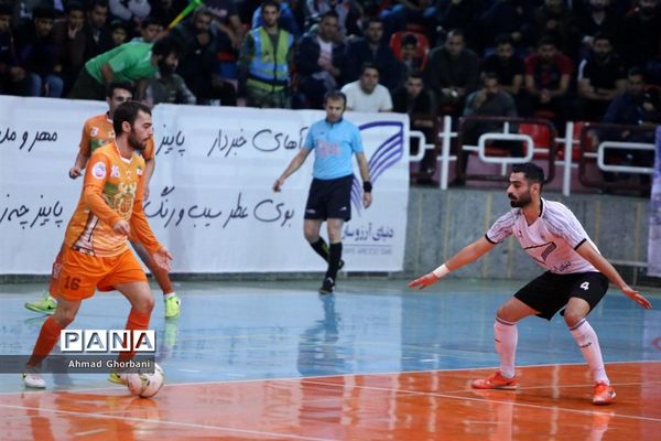 دیدار تیم‌های شهروند ساری و مس سونگون