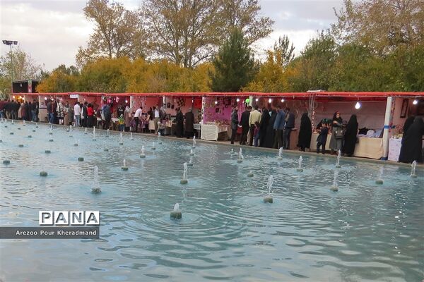 برگزاری جشنواره انار در باغ صدری شهرستان تفت در یزد