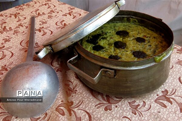برگزاری جشنواره انار در باغ صدری شهرستان تفت در یزد