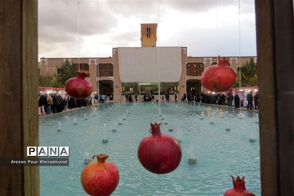 برگزاری جشنواره انار در باغ صدری شهرستان تفت در یزد