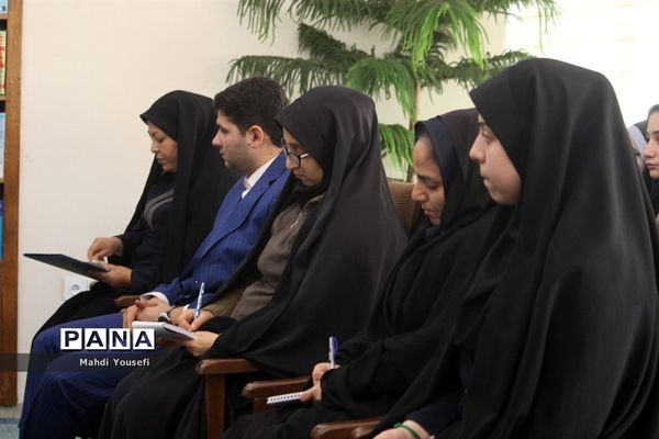 دیدار  دانش‌آموزان خبرنگار پانا با نماینده ولی فقیه در آذربایجان شرقی