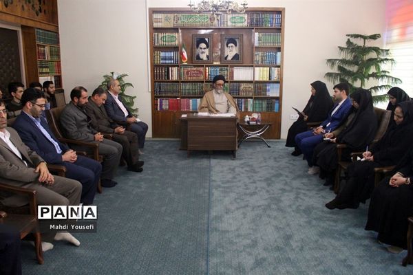 دیدار  دانش‌آموزان خبرنگار پانا با نماینده ولی فقیه در آذربایجان شرقی