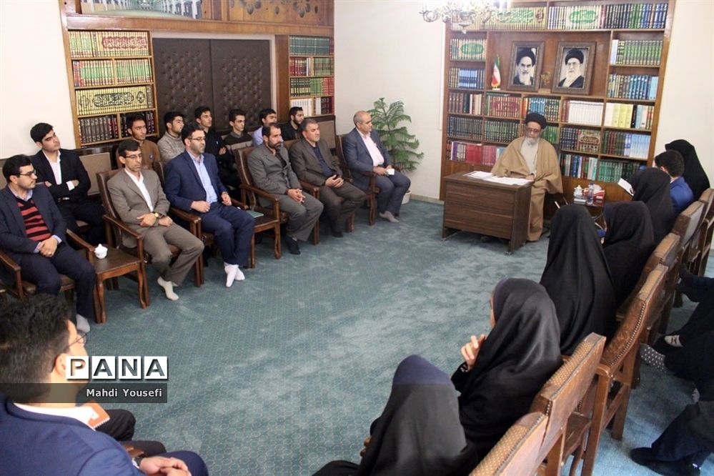 دیدار  دانش‌آموزان خبرنگار پانا با نماینده ولی فقیه در آذربایجان شرقی