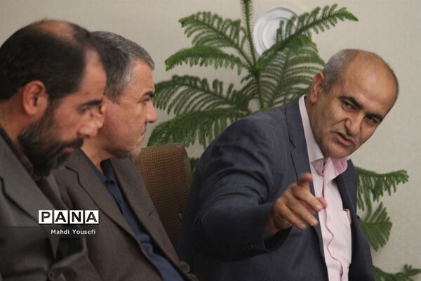 دیدار  دانش‌آموزان خبرنگار پانا با نماینده ولی فقیه در آذربایجان شرقی
