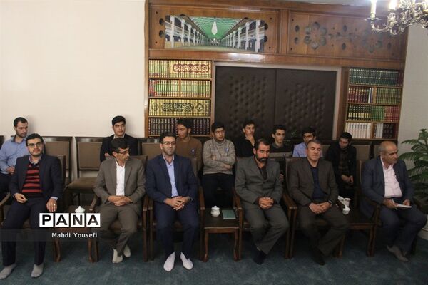دیدار  دانش‌آموزان خبرنگار پانا با نماینده ولی فقیه در آذربایجان شرقی
