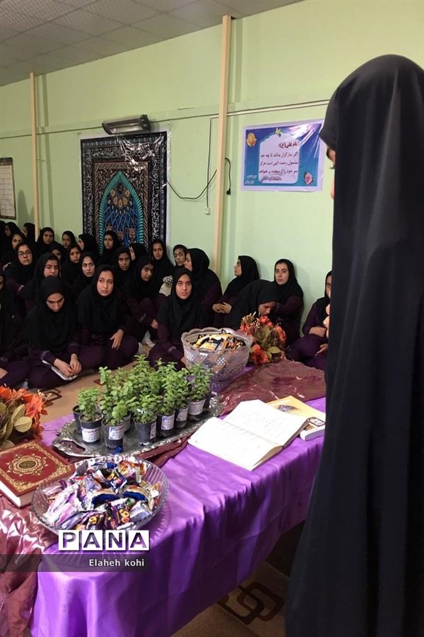 برگزاری مراسم تجلیل از دانش‌آموزان و جشن امام زمان