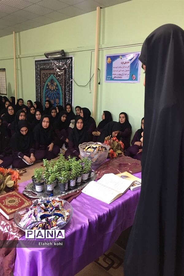 برگزاری مراسم تجلیل از دانش‌آموزان و جشن امام زمان