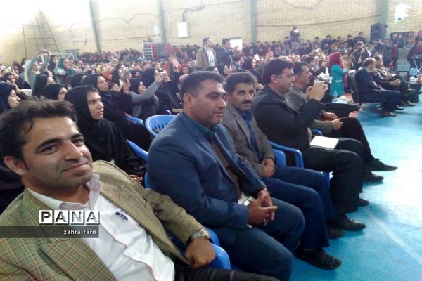 برگزاری جشنواره زعفران در شهر مشکان نی ریز