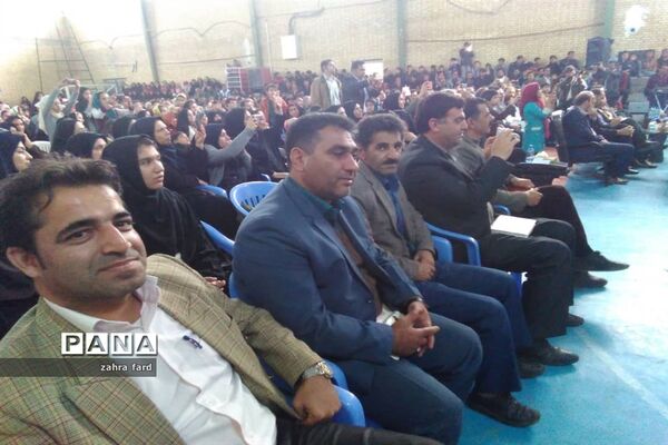 برگزاری جشنواره زعفران در شهر مشکان نی ریز