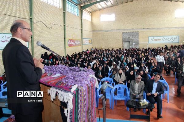 برگزاری جشنواره زعفران در شهر مشکان نی ریز