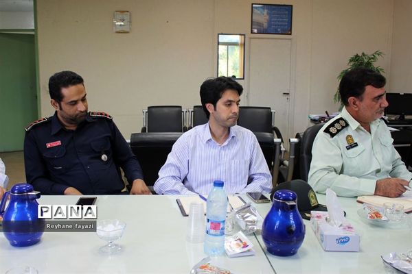 دومین جلسه کمیته استانی  مانور سراسری زلزله و ایمنی در بوشهر