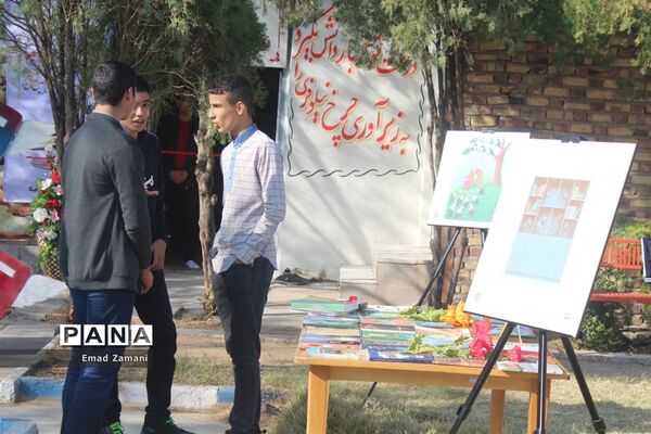 نواختن زنگ مطالعه و کتابخوانی در تایباد