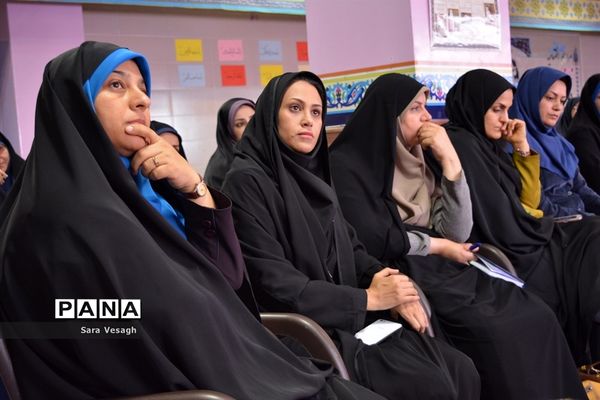 جلسه هم اندیشی مدیران و آموزگاران در شهریار