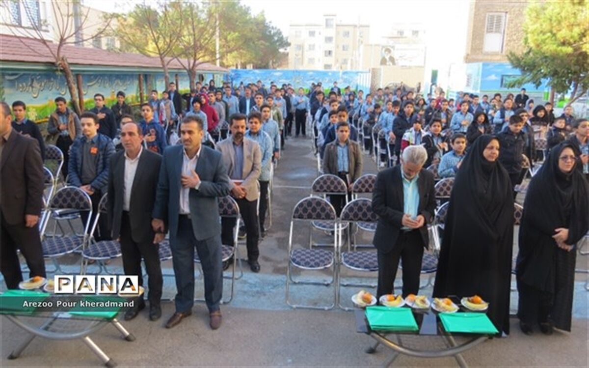 "صبحگاه  کتاب" در دبیرستان شهید دکتر رمضانخانی