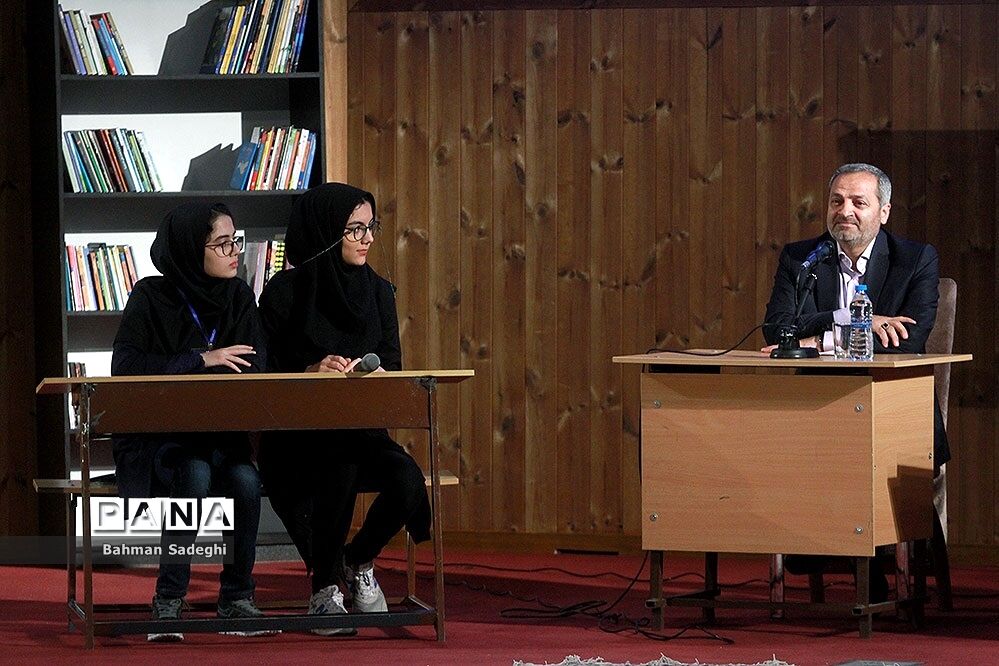 مراسم تجلیل از دانش‌آموزان کتابخوان برتر سراسر کشور