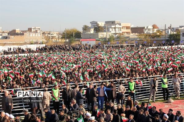 استقبال مردم خوی از رئیس جمهوری