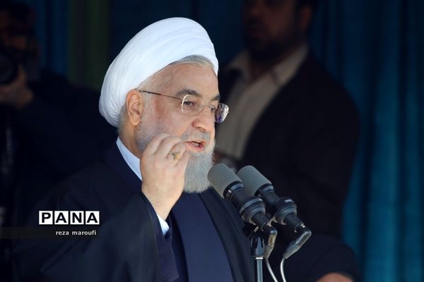 استقبال مردم خوی از رئیس جمهوری