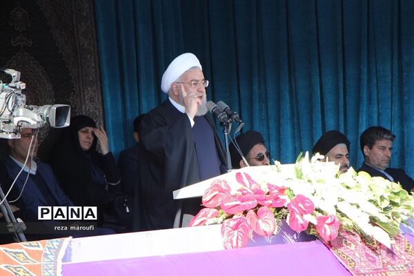 استقبال مردم خوی از رئیس جمهوری